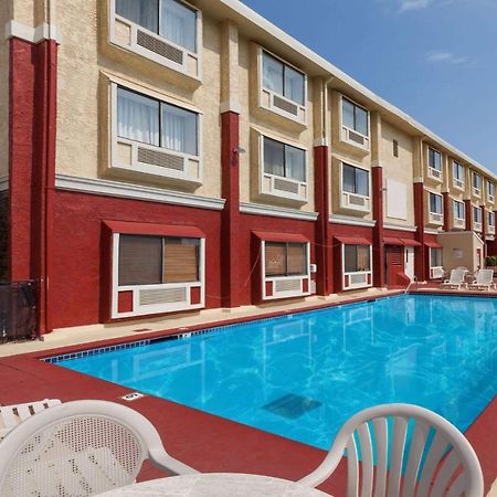 Ramada By Wyndham Oklahoma City Airport North Екстер'єр фото