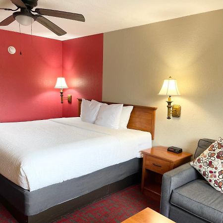 Ramada By Wyndham Oklahoma City Airport North Екстер'єр фото