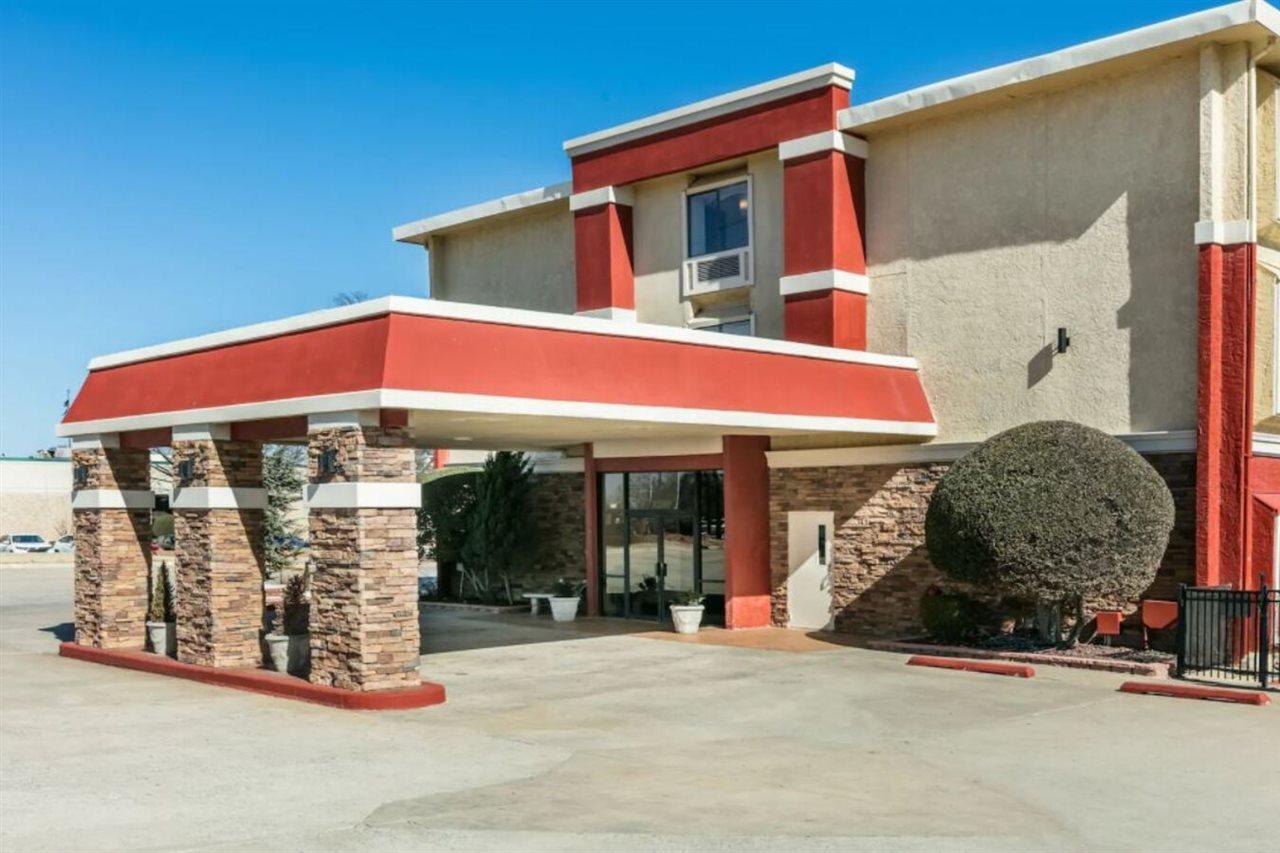 Ramada By Wyndham Oklahoma City Airport North Екстер'єр фото