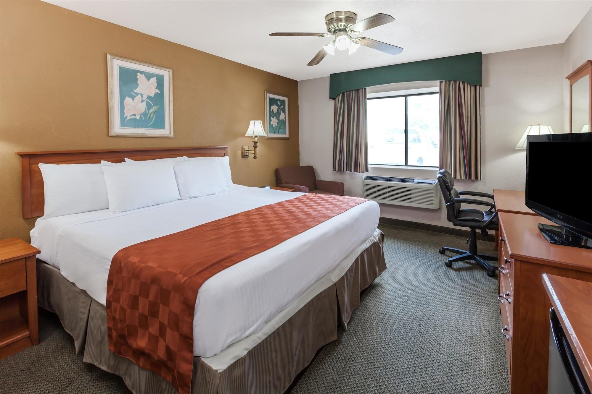 Ramada By Wyndham Oklahoma City Airport North Екстер'єр фото