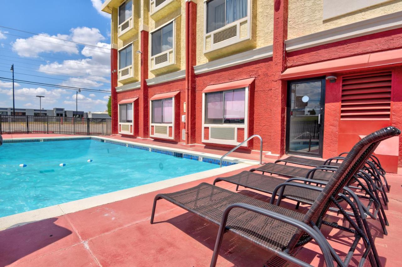 Ramada By Wyndham Oklahoma City Airport North Екстер'єр фото