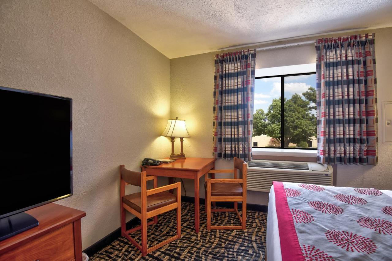 Ramada By Wyndham Oklahoma City Airport North Екстер'єр фото