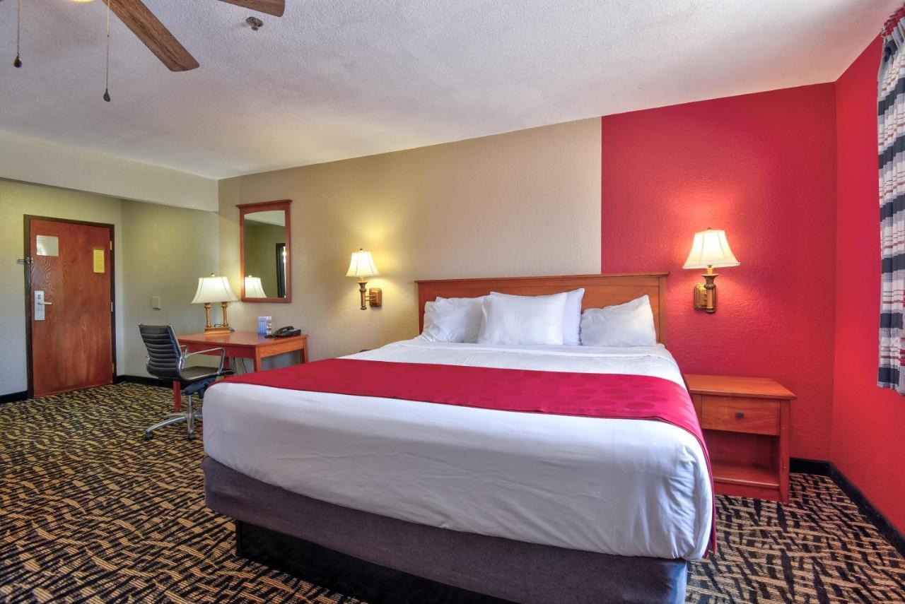 Ramada By Wyndham Oklahoma City Airport North Екстер'єр фото