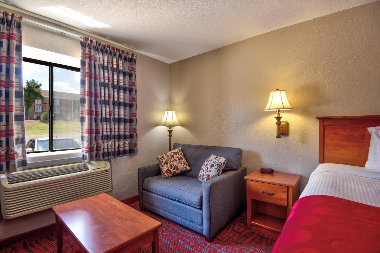 Ramada By Wyndham Oklahoma City Airport North Екстер'єр фото