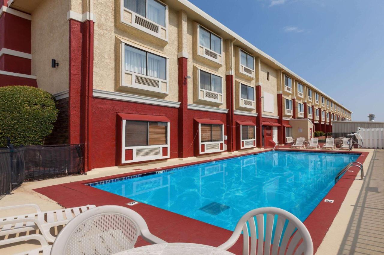 Ramada By Wyndham Oklahoma City Airport North Екстер'єр фото